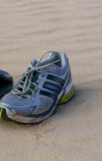 lacing shoes for flat feet