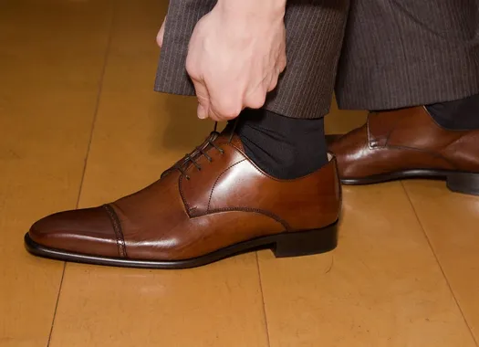how to tie shoelaces without showing