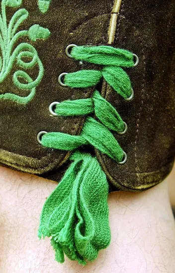 how to properly lace shoes